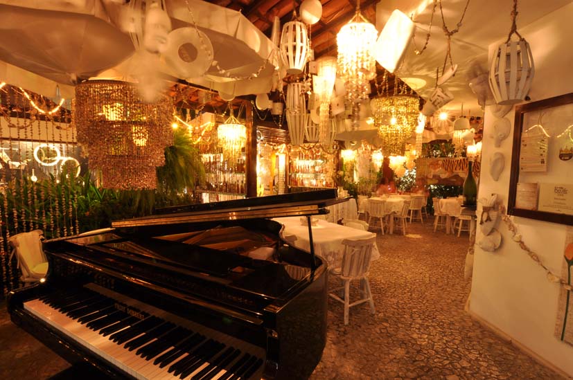 Ambiente do Restaurante Domingos, em Porto de Galinhas, Pernambuco