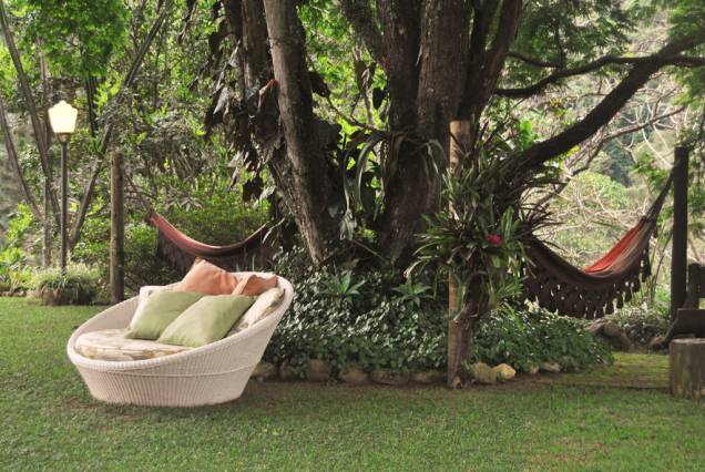 Jardim com redário na pousada Quinta dos Pássaros, em Petrópolis, Rio de Janeiro Jardim com redário na pousada Quinta dos Pássaros, em Petrópolis, Rio de Janeiro