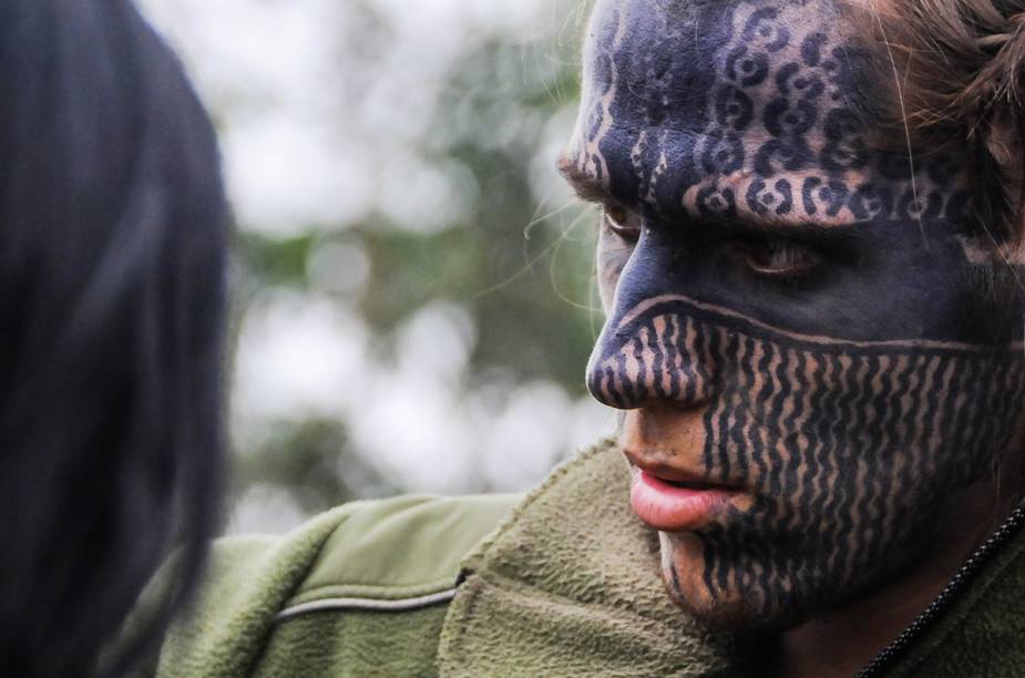 Turista em pintura corporal Turista em pintura corporal