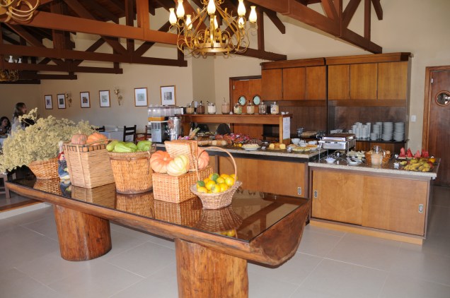 O hotel Bangalôs da Serra, em Gramado, produz a maioria dos itens do caprichado café da manhã 