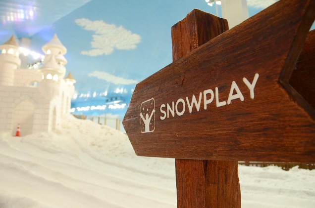 Dentro do parque Snowland, é possível brincar de guerra de bolas de neve