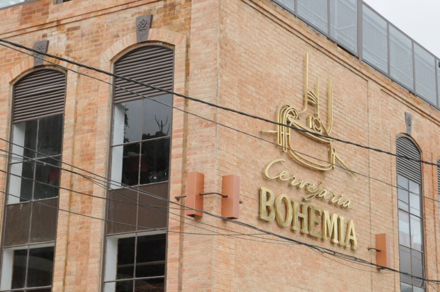 Fachada da Cervejaria Bohemia, em Petrópolis (RJ); além do tour interativo sobre a história da cerveja e das degustações oferecidas no fim do tour, há um restaurante em que os pratos harmonizam com as bebidas produzidas na casa