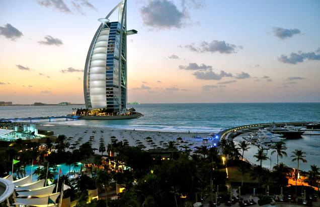 <strong><a href="http://viajeaqui.abril.com.br/cidades/emirados-arabes-unidos-dubai" rel="Dubai" target="_blank">Dubai</a>, <a href="http://viajeaqui.abril.com.br/paises/emirados-arabes-unidos" rel="Emirados Árabes" target="_blank">Emirados Árabes</a> - SEIS NOITES MISCALE</strong> 6 noites no midscale <a href="https://www.citymaxhotels.com/en/hotel/citymax-hotels-bur-dubai" rel="Citymax Bur" target="_blank">Citymax Bur</a>. <strong>Quando: </strong>Em 21/10. <strong>Quem leva: </strong><a href="http://www.decolar.com/" rel="Decolar" target="_blank">Decolar</a>  <strong>Quanto: </strong>R$ 3 394 <strong><a href="http://viajeaqui.abril.com.br/cidades/emirados-arabes-unidos-dubai" rel="Dubai" target="_blank">Dubai</a>, <a href="http://viajeaqui.abril.com.br/paises/emirados-arabes-unidos" rel="Emirados Árabes" target="_blank">Emirados Árabes</a> - SEIS NOITES MISCALE</strong> 6 noites no midscale <a href="https://www.citymaxhotels.com/en/hotel/citymax-hotels-bur-dubai" rel="Citymax Bur" target="_blank">Citymax Bur</a>. <strong>Quando: </strong>Em 21/10. <strong>Quem leva: </strong><a href="http://www.decolar.com/" rel="Decolar" target="_blank">Decolar</a>  <strong>Quanto: </strong>R$ 3 394