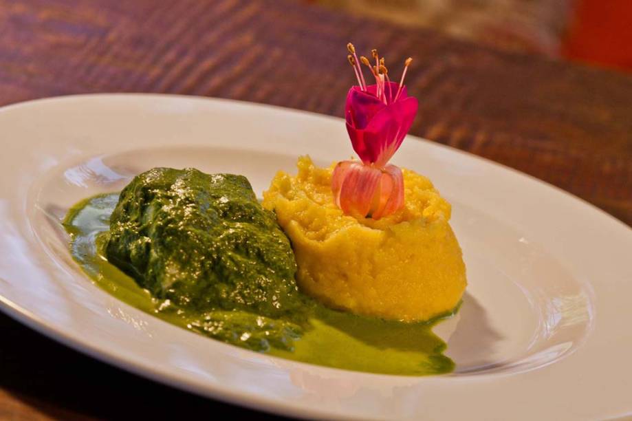 A casa estrelada pelo GUIA QUATRO RODAS, do restaurateur <a href="https://viajeaqui.abril.com.br/estabelecimentos/br-df-brasilia-restaurante-dudu-camargo" rel="Dudu Camargo"><strong>Dudu Camargo</strong></a>, preparou a pescada amarela com creme de espinafre, acompanhada de purê de batata baroa, especialmente para ser servida na Brasília Restaurant Week