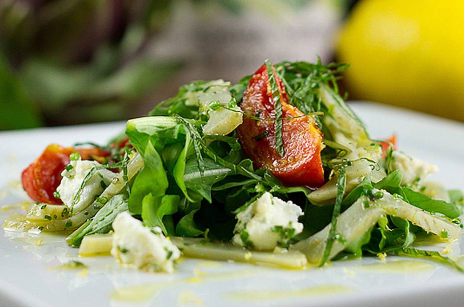 Saladade récula com Alcachofra