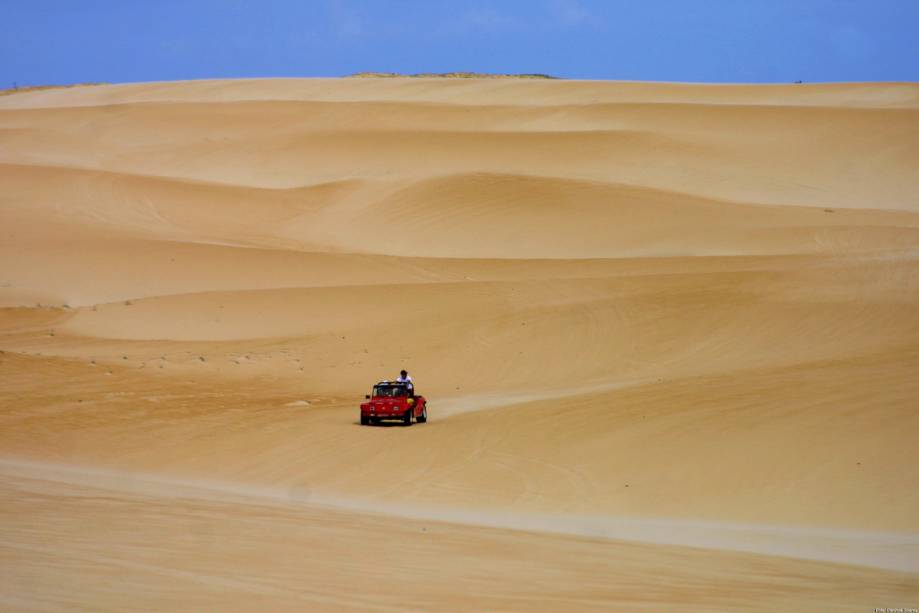 <strong>Dunas de Pitangui</strong><br /> <br /> As dunas douradas em Pitangui, no <a href="http://viajeaqui.abril.com.br/estados/br-rio-grande-do-norte" rel="Rio Grande do Norte" target="_blank">Rio Grande do Norte</a>, já serviram de cenário para a novela <em>O Clone</em> (2001) que era ambientada em <a href="http://viajeaqui.abril.com.br/paises/marrocos" rel="Marrocos" target="_blank">Marrocos</a>