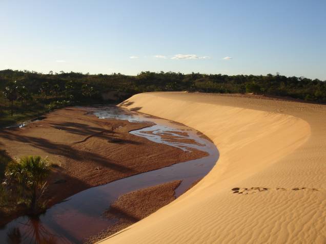 <a href="http://viajeaqui.abril.com.br/cidades/br-to-jalapao" rel="Jalapão" target="_blank"><strong>Jalapão</strong></a>    Mais dunas de areia cercadas de mata verde no Jalapão, Tocantins