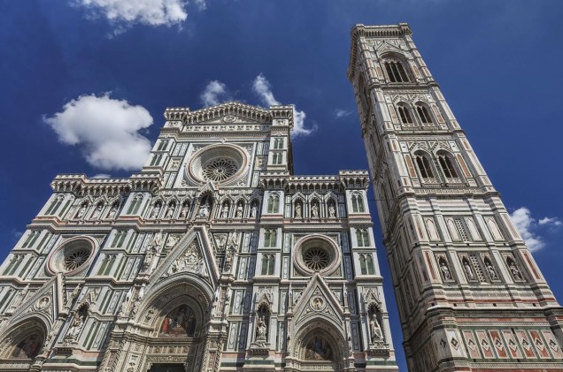 Em <a href="https://viajeaqui.abril.com.br/cidades/italia-florenca-firenze" rel="Florença">Florença</a>, vale se esfaldar para subir o Campanile de Giotto e ver o Duomo de um ângulo único