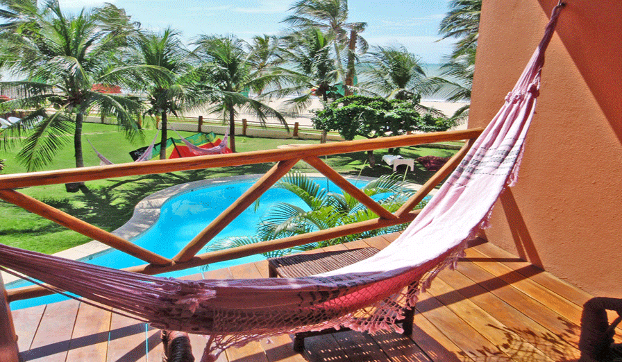Varanda com vista para o mar de uma das acomodações do <strong>Duro Beach</strong>, localizado em <a href="https://viajeaqui.abril.com.br/cidades/br-ce-cumbuco" rel="Cumbuco" target="_blank">Cumbuco</a>, <a href="https://viajeaqui.abril.com.br/estados/br-ceara" rel="Ceará" target="_blank">Ceará</a>