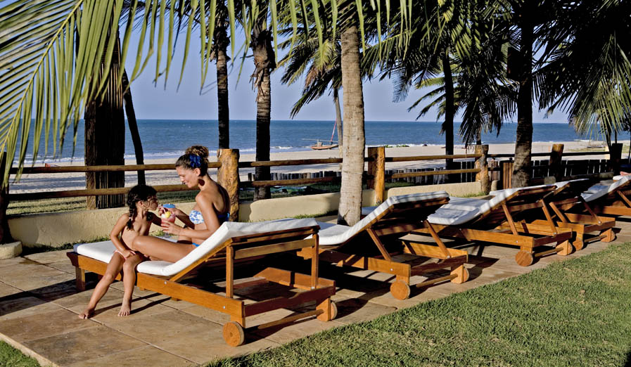 Área da piscina com vista para o mar do <strong>Duro Beach</strong>, localizado em <a href="https://viajeaqui.abril.com.br/cidades/br-ce-cumbuco" rel="Cumbuco" target="_blank">Cumbuco</a>, <a href="https://viajeaqui.abril.com.br/estados/br-ceara" rel="Ceará" target="_blank">Ceará</a>