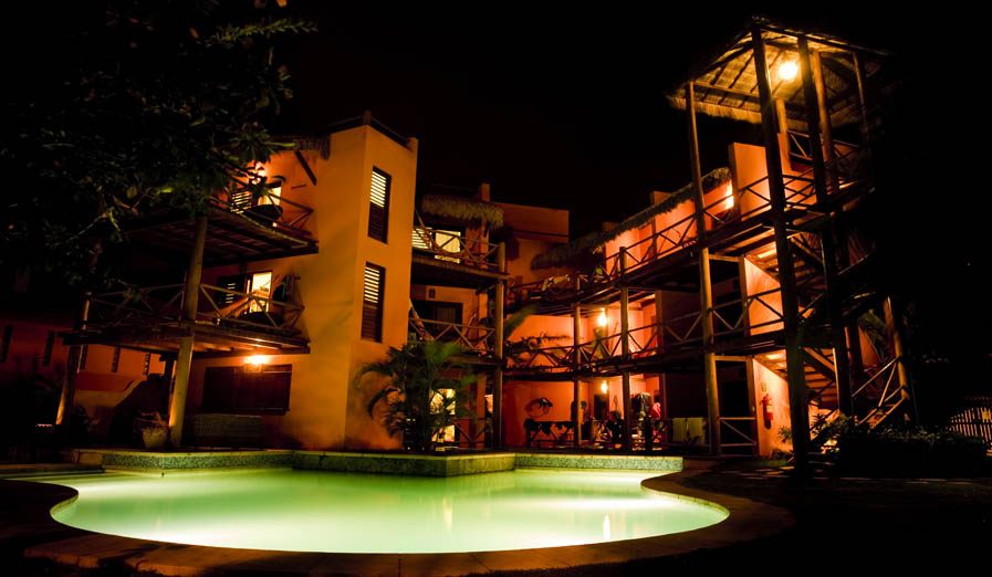 Vista noturna do <strong>Duro Beach</strong>, localizado em <a href="https://viajeaqui.abril.com.br/cidades/br-ce-cumbuco" rel="Cumbuco" target="_blank">Cumbuco</a>, <a href="https://viajeaqui.abril.com.br/estados/br-ceara" rel="Ceará" target="_blank">Ceará</a>