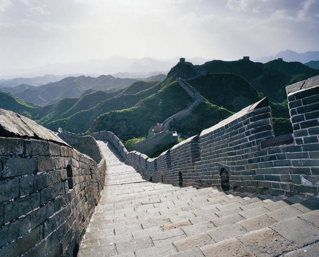 A Muralha da China pode ser visitada em diversos trechos próximos a Pequim, como em Badalin, Simantai, Huanghua e Mutianyu. Algumas partes dos muros foram toscamente reconstruídos, enquanto que outros estão em deplorável estado de conservação, mas de qualquer forma não deixa de ser um passeio com vistas impressionantes A Muralha da China pode ser visitada em diversos trechos próximos a Pequim, como em Badalin, Simantai, Huanghua e Mutianyu. Algumas partes dos muros foram toscamente reconstruídos, enquanto que outros estão em deplorável estado de conservação, mas de qualquer forma não deixa de ser um passeio com vistas impressionantes