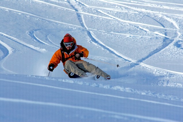 Neve seca e boas opções fora das pistas de esqui, como bares e restaurantes, são algumas das atrações de Valle Nevado