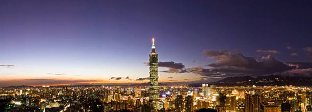 <strong>6- Taipei 101 - Taipé, Taiwan</strong>Construída em 2004, a <a href="http://www.taipei-101.com.tw/en/DB/index.asp" rel="torre" target="_blank">torre</a> tem 101 andares (daí o nome),<strong> 509 metros</strong> (com antena) e um observatório no 91º andar. Seu estilo mescla a tradicional cultura asiática com modernidade. O edifício foi feito para suportar terremotos e tufões