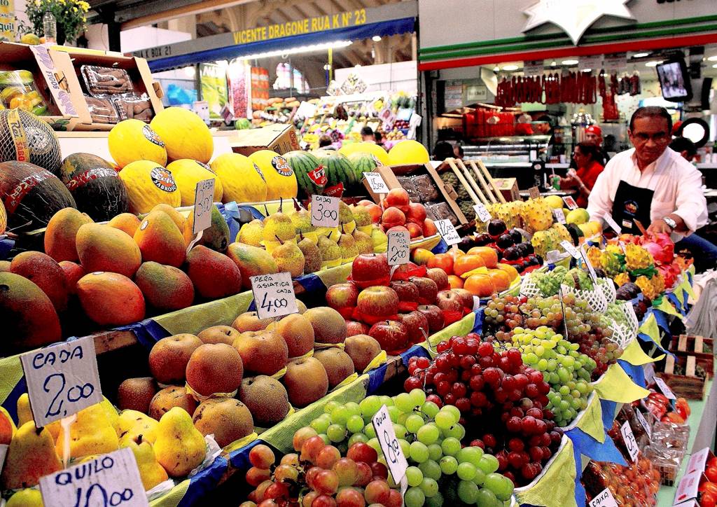Banca de frutas no <a href="https://viajeaqui.abril.com.br/materias/mercado-municipal-sao-paulo" rel="Mercado Municipal" target="_self">Mercado Municipal</a> de <a href="https://viajeaqui.abril.com.br/cidades/br-sp-sao-paulo" rel="S&atilde;o Paulo" target="_self">S&atilde;o Paulo</a> (<a href="https://viajeaqui.abril.com.br/estados/br-sao-paulo" rel="SP" target="_self">SP</a>)