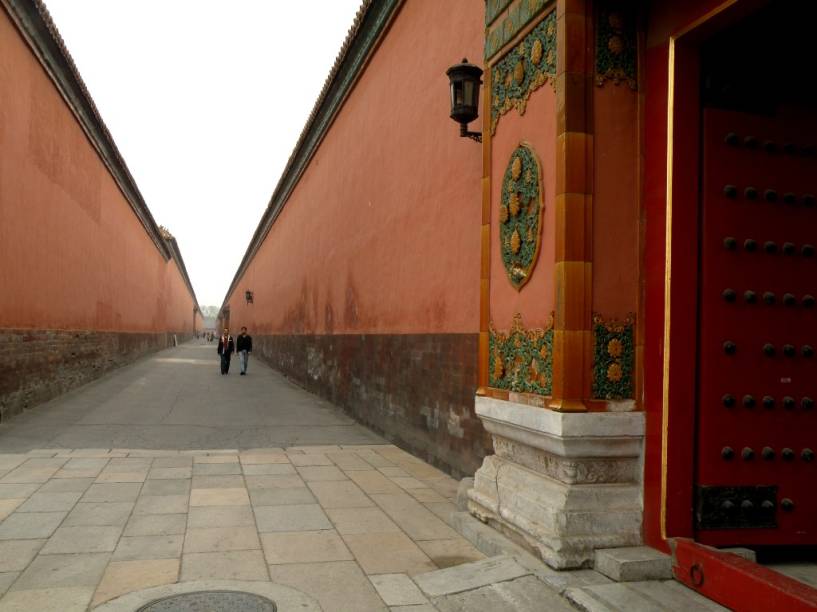 A <a href="https://viajeaqui.abril.com.br/estabelecimentos/china-pequim-beijing-atracao-cidade-proibida" rel="Cidade Proibida" target="_blank">Cidade Proibida</a> foi a morada do derradeiro imperador da China, Pu Yi, uma história reconstruída na dramática produção cinematográfica de Bernardo Bertolucci que ganhou nove Oscars, incluindo o de melhor filme e diretor