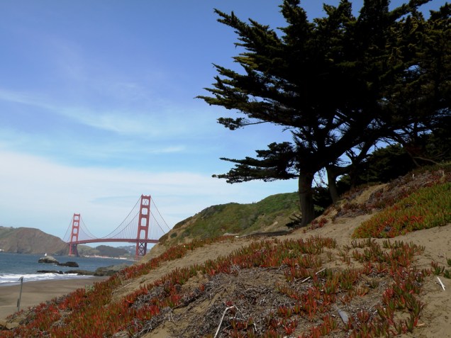 A Baker Beach, em San Francisco, é uma das praias mais visitadas da cidade. O seu grande atrativo está na visão privilegiada que oferece da icônica Golden Gate Bridge