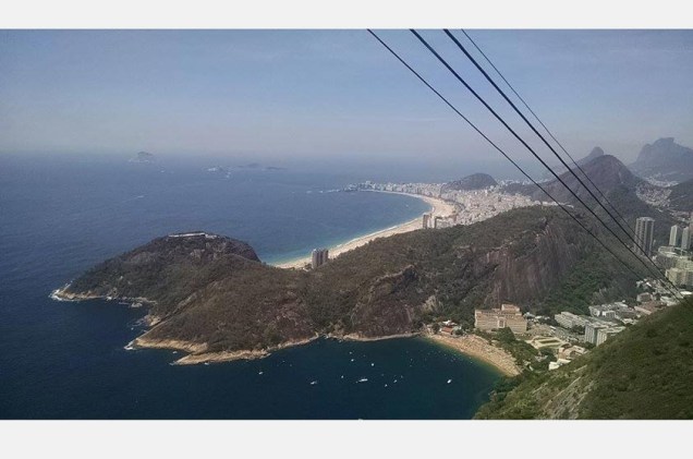 Eliezer Batista de Almeida fotografou o Rio de Janeiro a partir do Pão de Açúcar em um belo dia de sol