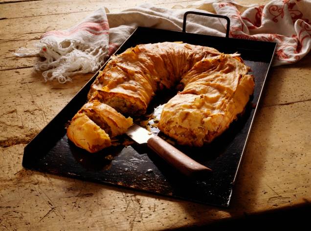 <strong>Apfelstrudel, Europa Central</strong> A torta de massa crocante e rico recheio de creme de maçã é um crime àqueles que estão de regime. É muito popular em países de raízes austríacas e germânicas – <a href="https://viajeaqui.abril.com.br/paises/austria" rel="Áustria" target="_blank">Áustria</a>, <a href="https://viajeaqui.abril.com.br/paises/alemanha" rel="Alemanha" target="_blank">Alemanha</a>, <a href="https://viajeaqui.abril.com.br/paises/suica" rel="Suíça" target="_blank">Suíça</a>, <a href="https://viajeaqui.abril.com.br/paises/hungria" rel="Hungria " target="_blank">Hungria </a>e um ou outro antigo território. <strong>Apfelstrudel, Europa Central</strong> A torta de massa crocante e rico recheio de creme de maçã é um crime àqueles que estão de regime. É muito popular em países de raízes austríacas e germânicas – <a href="https://viajeaqui.abril.com.br/paises/austria" rel="Áustria" target="_blank">Áustria</a>, <a href="https://viajeaqui.abril.com.br/paises/alemanha" rel="Alemanha" target="_blank">Alemanha</a>, <a href="https://viajeaqui.abril.com.br/paises/suica" rel="Suíça" target="_blank">Suíça</a>, <a href="https://viajeaqui.abril.com.br/paises/hungria" rel="Hungria " target="_blank">Hungria </a>e um ou outro antigo território.