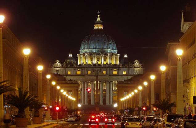 Cúpula da Basílica de São Pedro, vista a partir da Via della Conciliazione Cúpula da Basílica de São Pedro, vista a partir da Via della Conciliazione