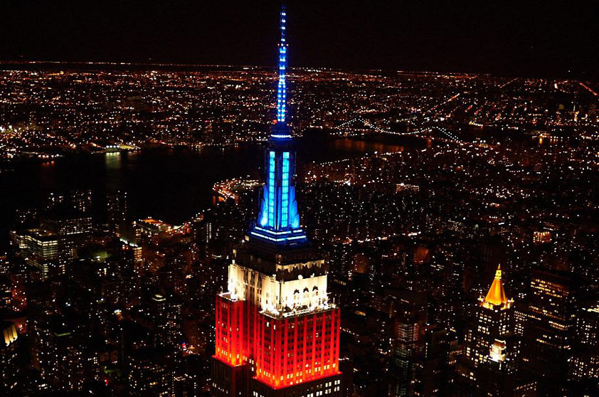 No dia em que os Estados Unidos foram classificados para as oitavas da Copa do Mundo no Brasil, em 26 de junho de 2014, o Empire State ficou assim: iluminado com as cores da bandeira norte-americana
