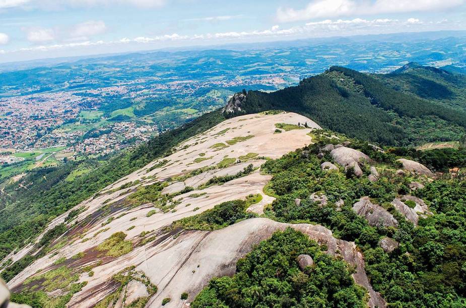 Monumento Natural Estadual da Pedra Grande, um dos mais conhecidos de Atibaia (SP)