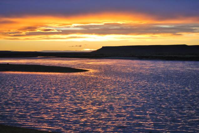 As paisagens cênicas da <a href="https://viajeaqui.abril.com.br/cidades/ar-patagonia" rel="Patagônia" target="_blank">Patagônia</a> estendem-se por uma área de um milhão de quilômetros quadrados entre os territórios chileno e argentino. Suas montanhas, rochas e lagos atraem turistas do mundo inteiro, entre casais apaixonados, famílias e mochileiros As paisagens cênicas da <a href="https://viajeaqui.abril.com.br/cidades/ar-patagonia" rel="Patagônia" target="_blank">Patagônia</a> estendem-se por uma área de um milhão de quilômetros quadrados entre os territórios chileno e argentino. Suas montanhas, rochas e lagos atraem turistas do mundo inteiro, entre casais apaixonados, famílias e mochileiros