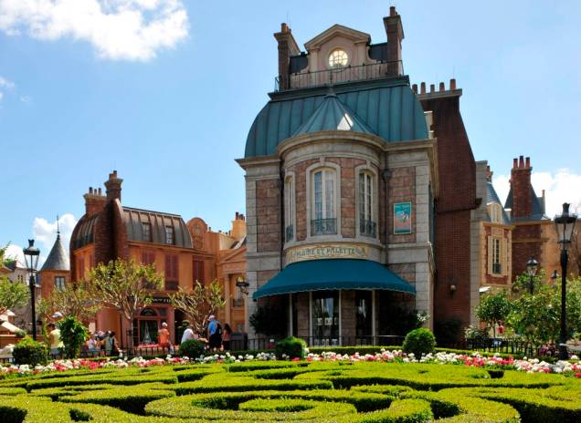 Pavilhão da França no World Showcase, uma das atrações do Epcot Center Pavilhão da França no World Showcase, uma das atrações do Epcot Center