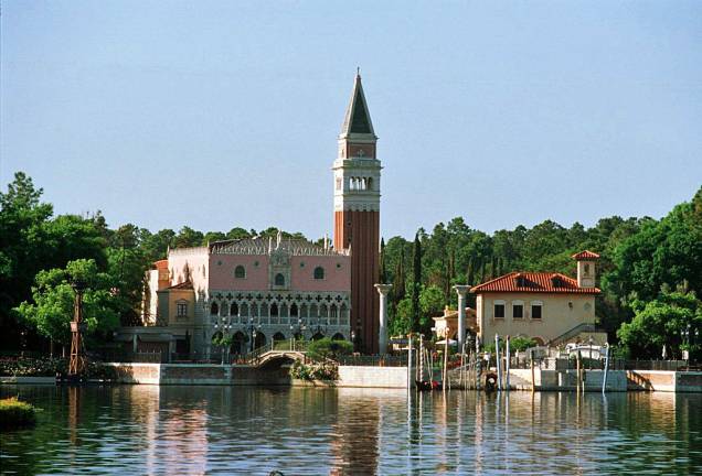 O World Showcase do Epcot Center reproduz paisagens famosas mundo afora, como a Piazza San Marco de Veneza