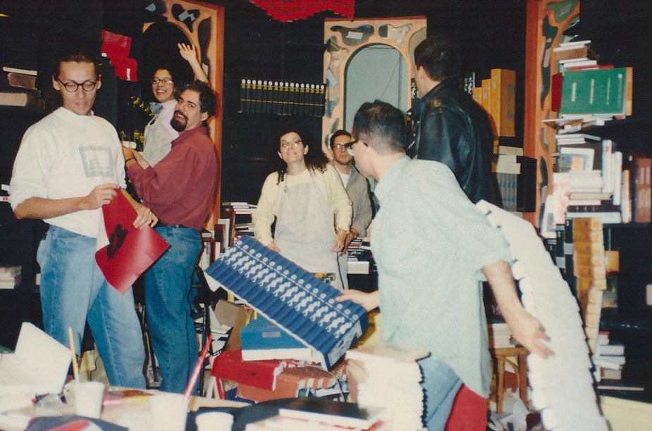 Lá em 1994, a equipe de cenografia do programa da TV Cultura trabalhou duro para montar a biblioteca do castelo - um dos redutos do sábio Gato Pintado