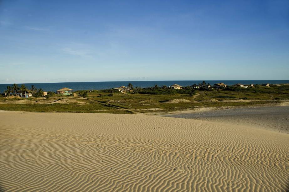 <strong>6. <a href="/cidades/br-es-itaunas" target="_blank">Itaúnas</a> (3 dias) </strong>Suas dunas e praias selvagens, quase em território baiano, ajudam a compor o cenário da meca dos amantes do forró.
