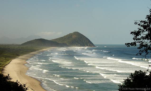 Há quem prefira usar a cidade de <a href="https://viajeaqui.abril.com.br/cidades/br-sp-iguape" rel="Iguape" target="_blank">Iguape</a> apenas como passagem para ir à <a href="https://viajeaqui.abril.com.br/estabelecimentos/br-sp-iguape-atracao-praia-da-jureia" rel="Praia da Jureia" target="_blank">Praia da Jureia</a> (com a balsa para a Barra do Ribeira) ou <a href="https://viajeaqui.abril.com.br/cidades/br-sp-ilha-comprida" rel="Ilha Comprida" target="_blank">Ilha Comprida</a> (acessível por uma ponte, com pedágio na ida). Há quem prefira usar a cidade de <a href="https://viajeaqui.abril.com.br/cidades/br-sp-iguape" rel="Iguape" target="_blank">Iguape</a> apenas como passagem para ir à <a href="https://viajeaqui.abril.com.br/estabelecimentos/br-sp-iguape-atracao-praia-da-jureia" rel="Praia da Jureia" target="_blank">Praia da Jureia</a> (com a balsa para a Barra do Ribeira) ou <a href="https://viajeaqui.abril.com.br/cidades/br-sp-ilha-comprida" rel="Ilha Comprida" target="_blank">Ilha Comprida</a> (acessível por uma ponte, com pedágio na ida).