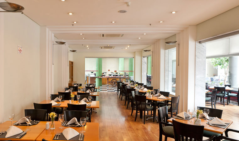 Restaurante Tom Plaza do <strong>Estanplaza International</strong>, em <a href="https://viajeaqui.abril.com.br/cidades/br-sp-sao-paulo" rel="São Paulo" target="_blank">São Paulo</a>