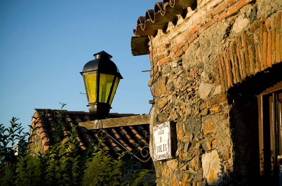 <strong><a href="https://viajeaqui.abril.com.br/cidades/uruguai-colonia-del-sacramento" rel="Colonia del Sacramento, Uruguai" target="_blank">Colonia del Sacramento, Uruguai</a> - Cinco noites com Montevidéu</strong>Três noites em Colonia e duas na capital uruguaia, todas em hotéis três-estrelas. Em 15/6.<strong>Quem leva?</strong> <a href="https://abreutur.com.br" rel="ABREU" target="_blank">ABREU</a> (11/3702-1850), desde US$ 899 <strong><a href="https://viajeaqui.abril.com.br/cidades/uruguai-colonia-del-sacramento" rel="Colonia del Sacramento, Uruguai" target="_blank">Colonia del Sacramento, Uruguai</a> - Cinco noites com Montevidéu</strong>Três noites em Colonia e duas na capital uruguaia, todas em hotéis três-estrelas. Em 15/6.<strong>Quem leva?</strong> <a href="https://abreutur.com.br" rel="ABREU" target="_blank">ABREU</a> (11/3702-1850), desde US$ 899