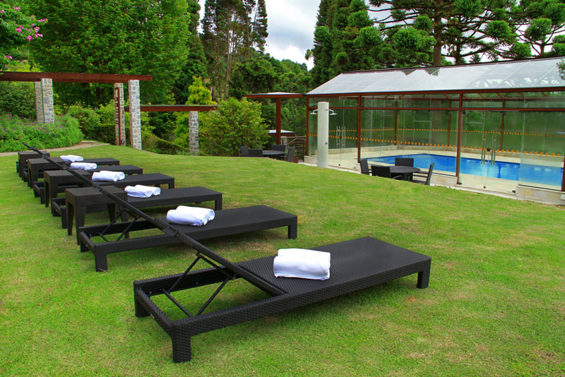 Piscina do hotel Vila Inglesa, em Campos do Jordão, São Paulo