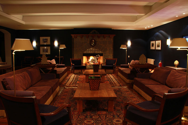 Área social do hotel Vila Inglesa, em Campos do Jordão, São Paulo
