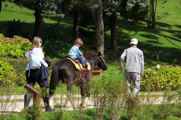 Entre as opções de lazer do hotel Vila Inglesa, em Campos do Jordão, está o passeio à cavalo