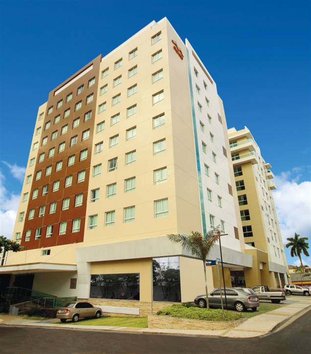 Fachada do Hotel Express Vieiralves, Manaus, Amazonas Fachada do Hotel Express Vieiralves, Manaus, Amazonas
