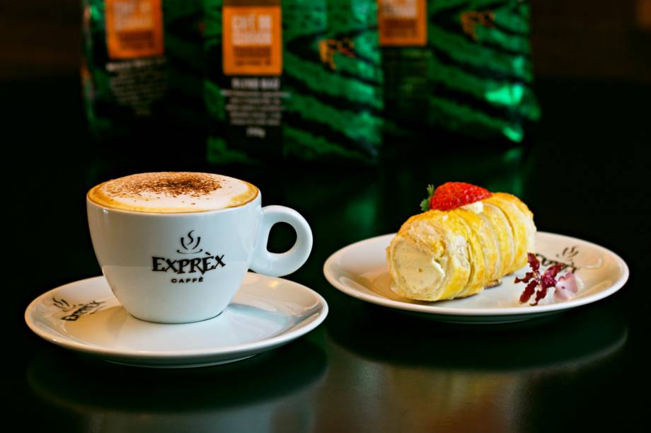<strong>Exprèx Caffè (Batel): </strong>1 Capuccino + 1 torta a escolha do cliente ou 1 Petit gateau de doce de leite (R$ 15,00)        <strong>Exprèx Caffè (PUC):</strong> 1 Capuccino + 1 torta a escolha do cliente ou 1 Petit gateau de doce de leite (R$ 13,00)