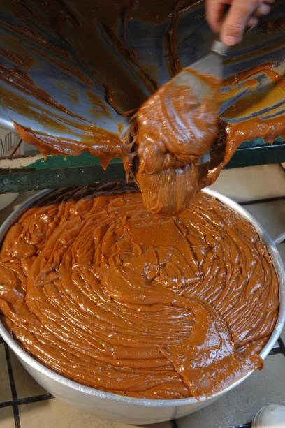 <strong>12. Doce de Leite</strong>Preparado em uma panela grande, com leite fresco e açúcar, o doce de leite é umas das sobremesas mais tradicionais de <a href="http://viajeaqui.abril.com.br/estados/br-minas-gerais" rel="Minas Gerais">Minas Gerais</a>