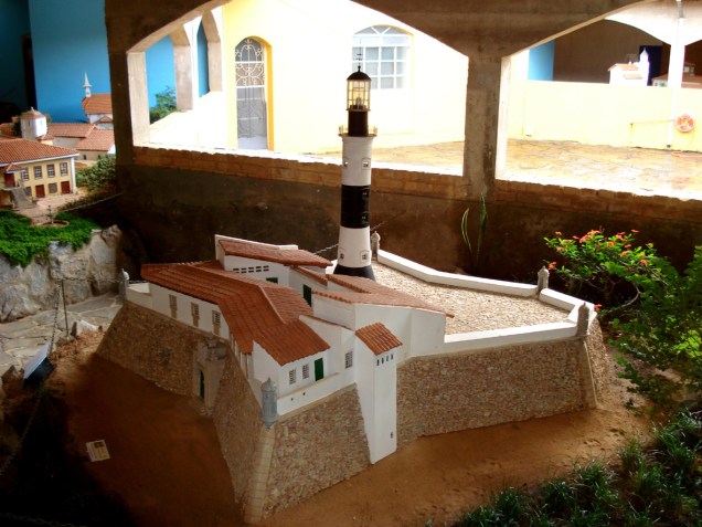 Miniatura do Farol da Barra, no Museu das Reduções, em Ouro Preto, Minas Gerais