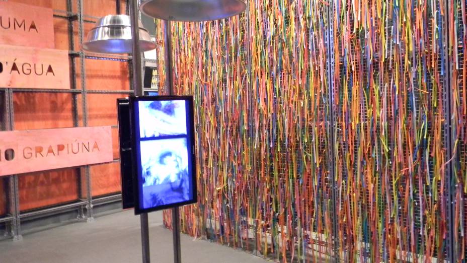 Impressos nas fitas do senhor do bonfim estão os nomes dos mais de 9 mil personagens de Jorge Amado - a foto é de uma exposição de 2012 que comemorou o centenário do nascimento do escritor baiano