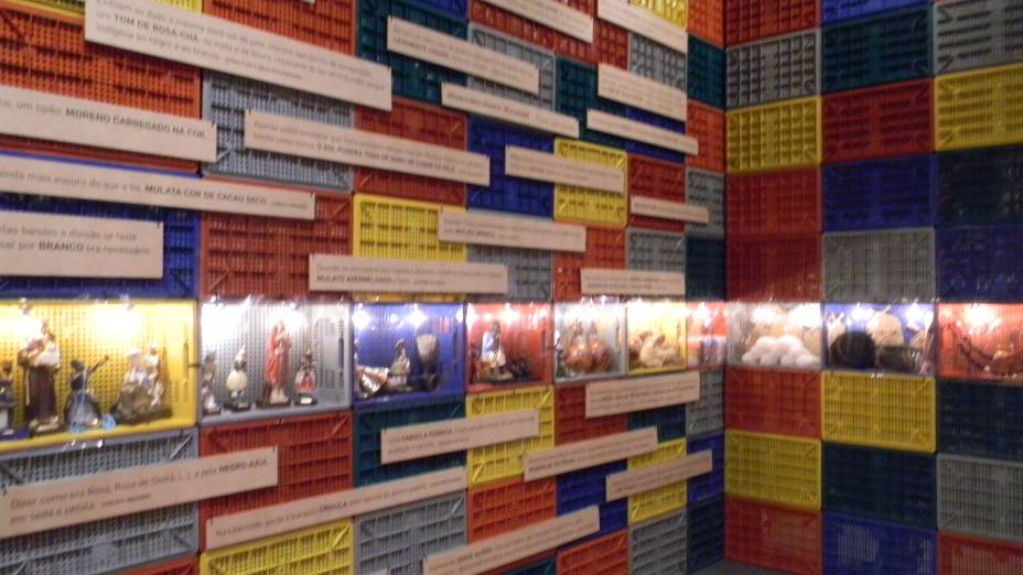 O sincretismo religioso, marca tanto da obra de Jorge Amado como também da Bahia, esteve presente na exposição de 2012 através das miniaturas dos santos e as suas respectivas funções