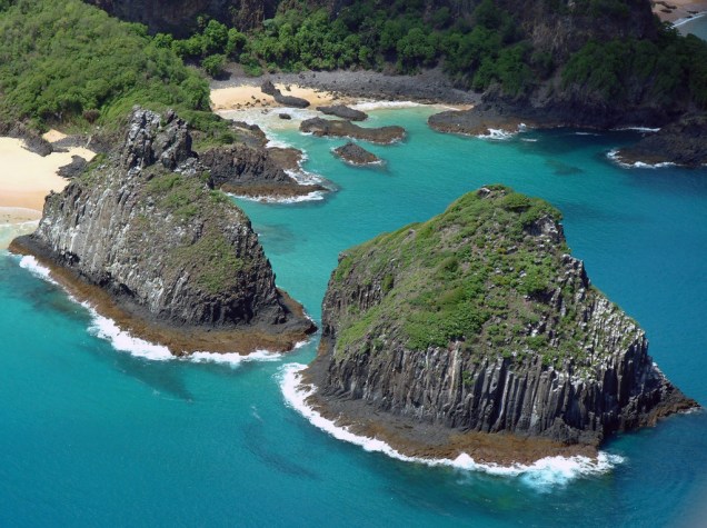 O mar de Noronha fica perfeito para mergulhos entre setembro e outubro