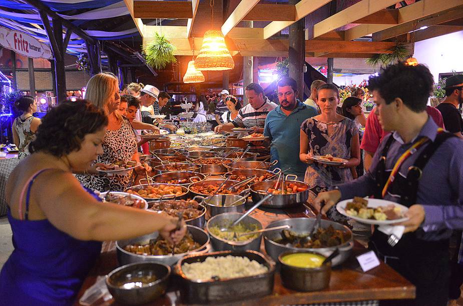 A gastronomia típica alemã atrai milhares de visitantes
