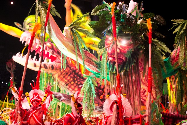 Lendas indígenas e a cultura local, dos ribeirinhos, são intensamente exploradas nas alegorias dos desfiles do Festival