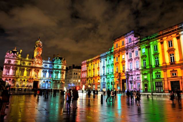 Luzes, vídeos e cores tomam as fachadas de <a href="http://viajeaqui.abril.com.br/cidades/franca-lyon/fotos#6" rel="Lyon" target="_blank">Lyon</a> durante a Fête des Lumières, que acontece sempre em dezembro