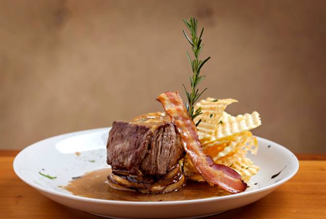 Para a Belo Horizonte Restaurant Week, a casa <a href="https://viajeaqui.abril.com.br/estabelecimentos/br-mg-belo-horizonte-restaurante-ficus" rel="Ficus"><strong>Ficus</strong></a> preparou cinco opções de prato principal no jantar. Um deles é o coração de mignon na brasa (foto) ao creme de cogumelos e blue cheese com batatas prussianas Para a Belo Horizonte Restaurant Week, a casa <a href="https://viajeaqui.abril.com.br/estabelecimentos/br-mg-belo-horizonte-restaurante-ficus" rel="Ficus"><strong>Ficus</strong></a> preparou cinco opções de prato principal no jantar. Um deles é o coração de mignon na brasa (foto) ao creme de cogumelos e blue cheese com batatas prussianas
