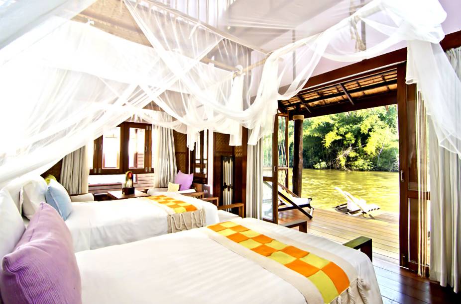 Composto por 18 elegantes chalés na beira do Rio Kwai, na província tailandesa de Kanchanaburi, o <a href="https://www.booking.com/hotel/th/the-floathouse-river-kwai.pt-br.html?aid=332455&label=viagemabril-hoteisflutuantes" rel="Float House" target="_blank">Float House</a> é um dos hotéis mais exóticos entre os "hotéis flutuantes" pelo mundo. 