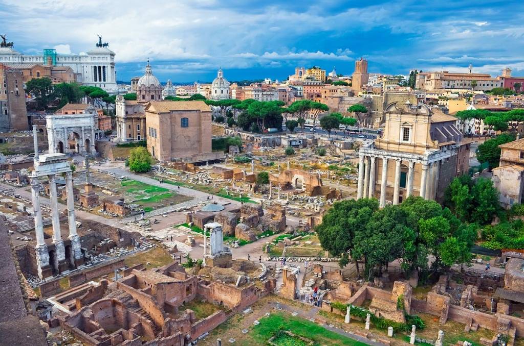 Vale a pena reservar umas boas horas para contemplar as ruínas do Foro Romano, que é imenso